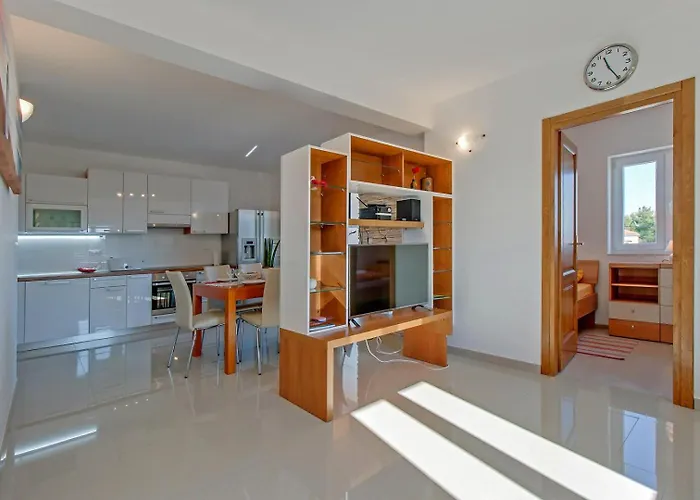 House Mirabelle With Heated Pool In On Losinj Island 4*