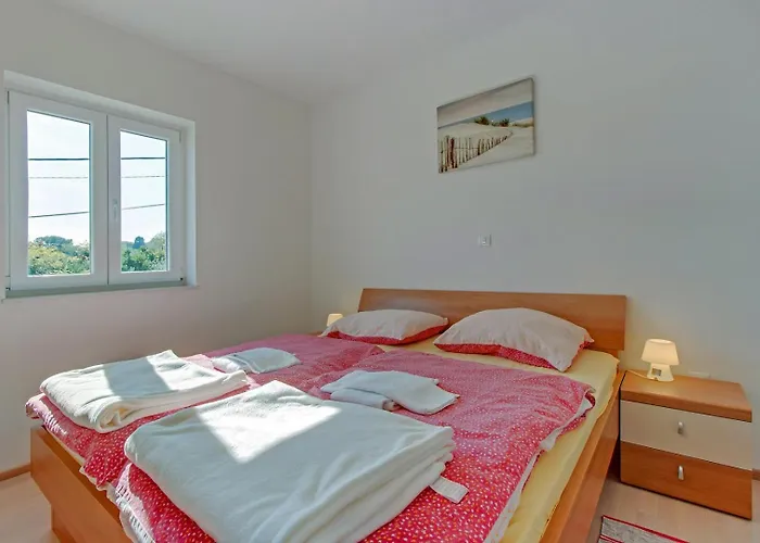 House Mirabelle With Heated Pool In On Losinj Island Casa de hóspedes Nerezine