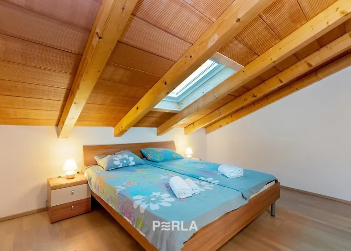 House Mirabelle With Heated Pool In On Losinj Island Nerezine