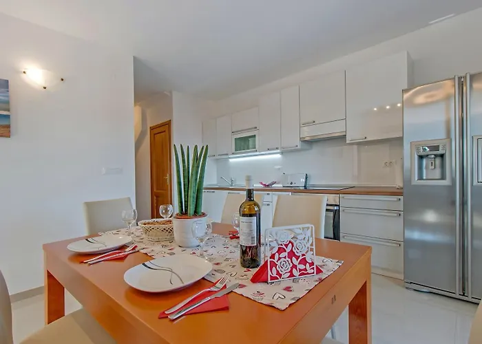 House Mirabelle With Heated Pool In On Losinj Island Casa de hóspedes 4*