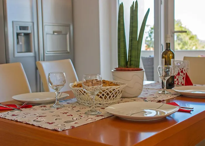 Casa de hóspedes House Mirabelle With Heated Pool In On Losinj Island