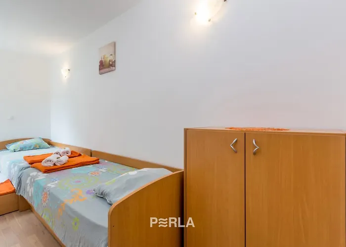House Mirabelle With Heated Pool In On Losinj Island Casa de hóspedes Nerezine