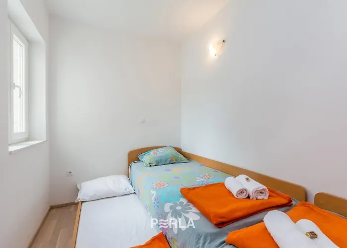 House Mirabelle With Heated Pool In On Losinj Island Nerezine