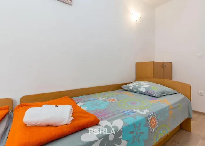 House Mirabelle With Heated Pool In On Losinj Island Casa de hóspedes