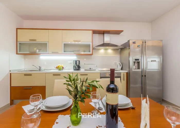 House Mirabelle With Heated Pool In On Losinj Island Casa de hóspedes 4*