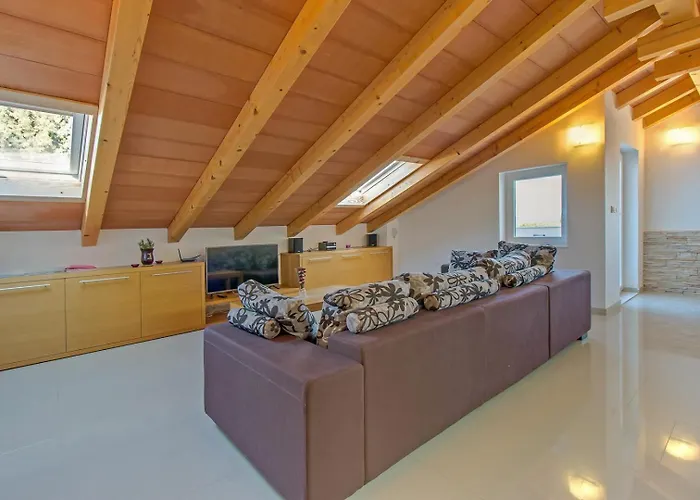 Casa de hóspedes House Mirabelle With Heated Pool In On Losinj Island