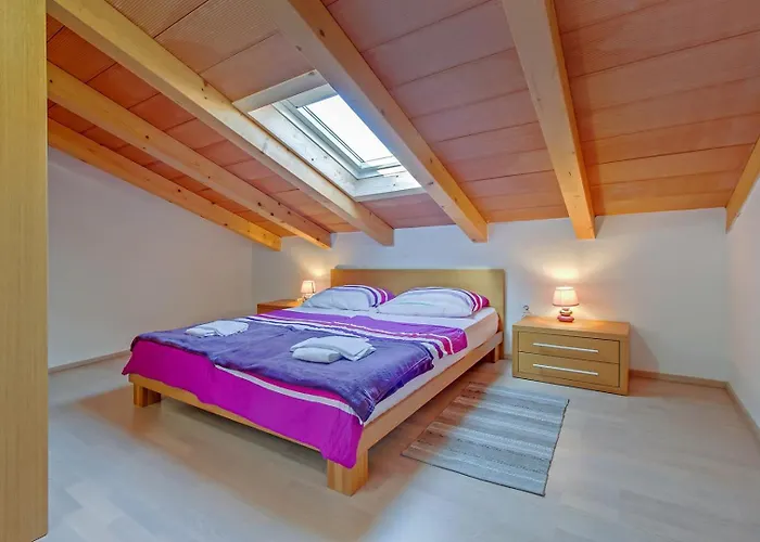Casa de hóspedes House Mirabelle With Heated Pool In On Losinj Island 4*