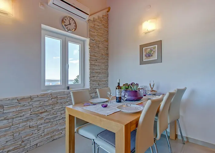 House Mirabelle With Heated Pool In On Losinj Island 4*