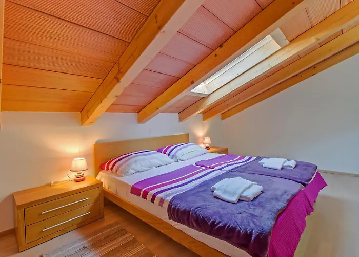Casa de hóspedes House Mirabelle With Heated Pool In On Losinj Island