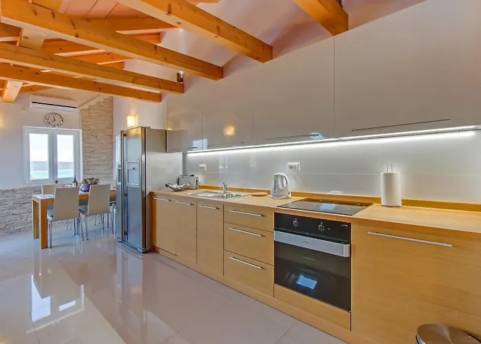 House Mirabelle With Heated Pool In On Losinj Island 4*
