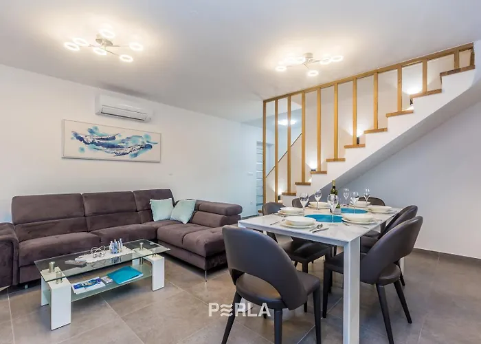 House Mirabelle With Heated Pool In On Losinj Island 4* Nerezine