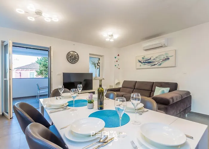 Casa de hóspedes House Mirabelle With Heated Pool In On Losinj Island Nerezine